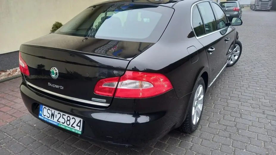 SKODA Superb -