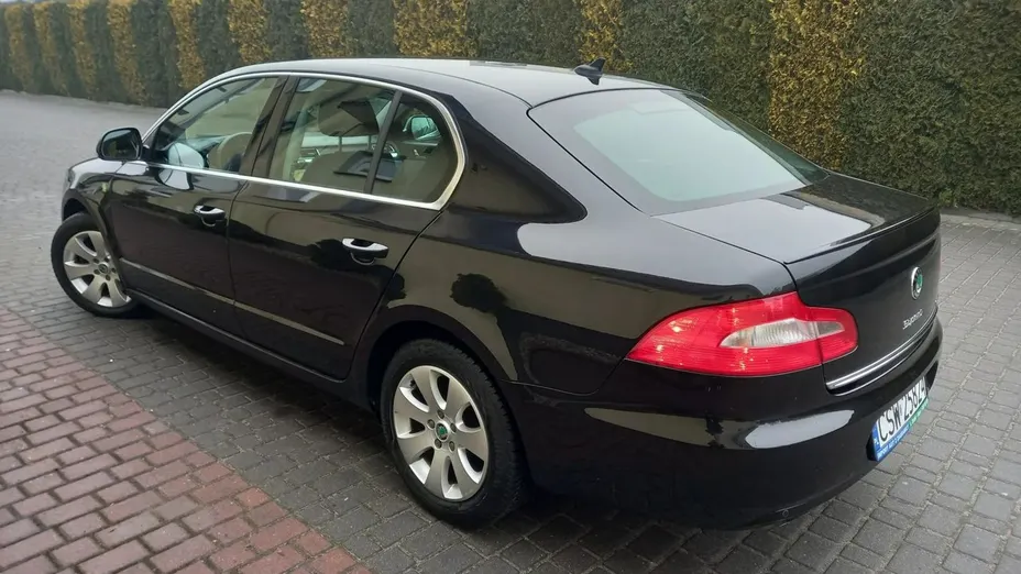SKODA Superb -