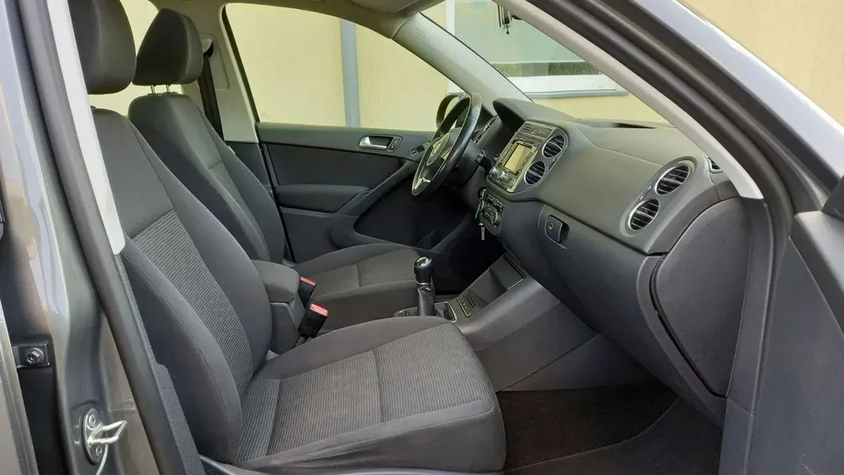 VOLKSWAGEN Tiguan -
