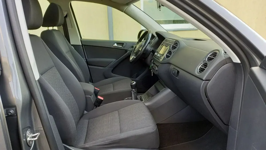 VOLKSWAGEN Tiguan -