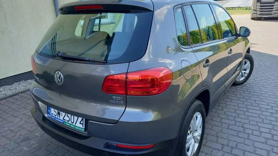 VOLKSWAGEN Tiguan -
