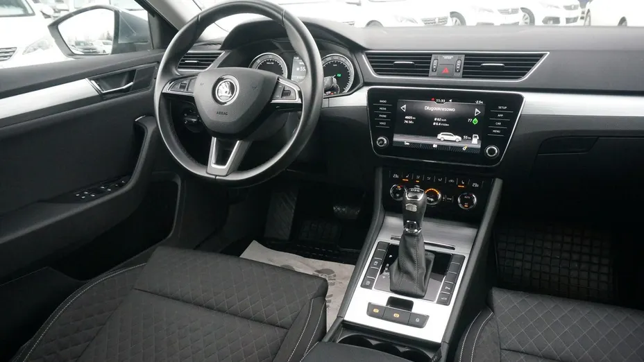 SKODA Superb -