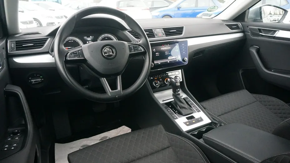 SKODA Superb -