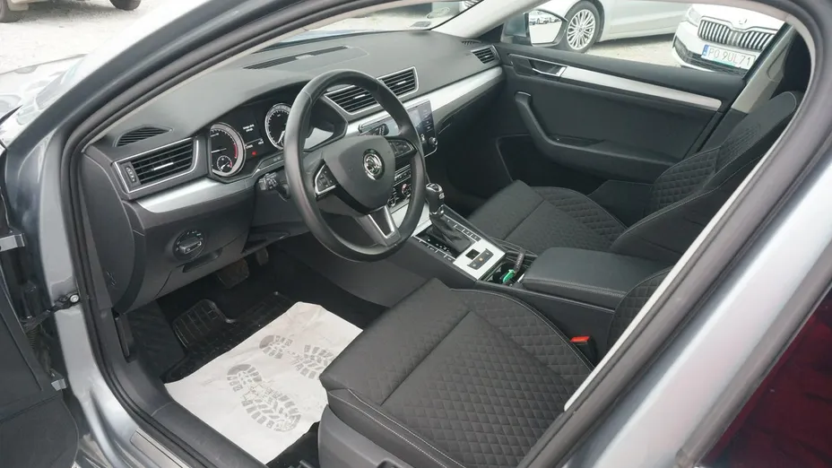 SKODA Superb -