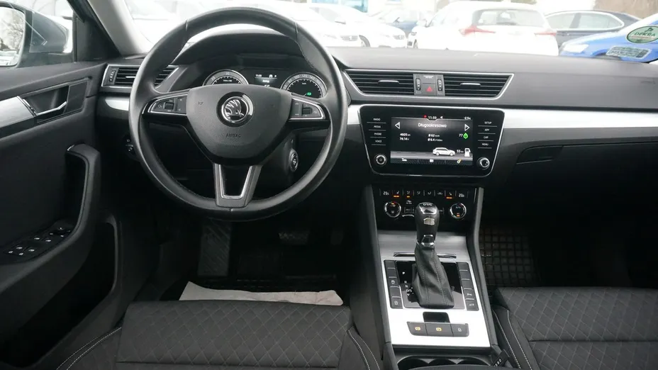 SKODA Superb -