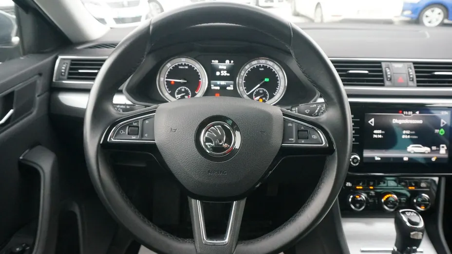 SKODA Superb -