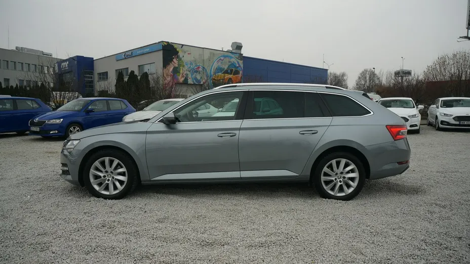 SKODA Superb -