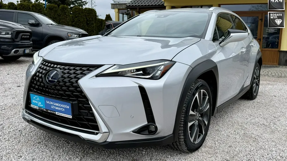 LEXUS UX -