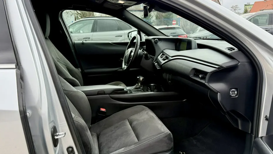 LEXUS UX -