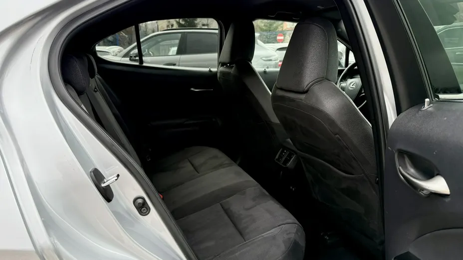 LEXUS UX -