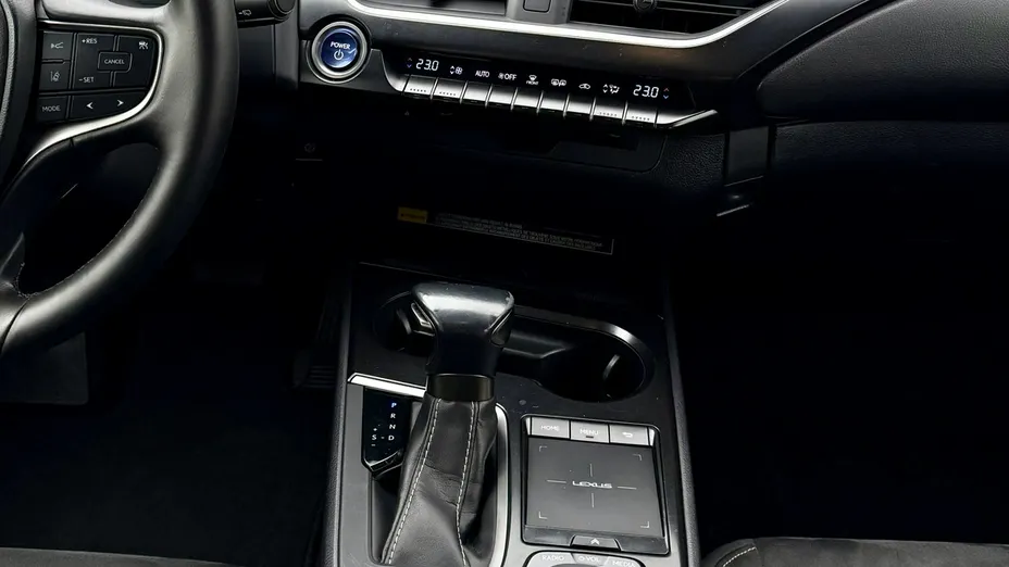 LEXUS UX -