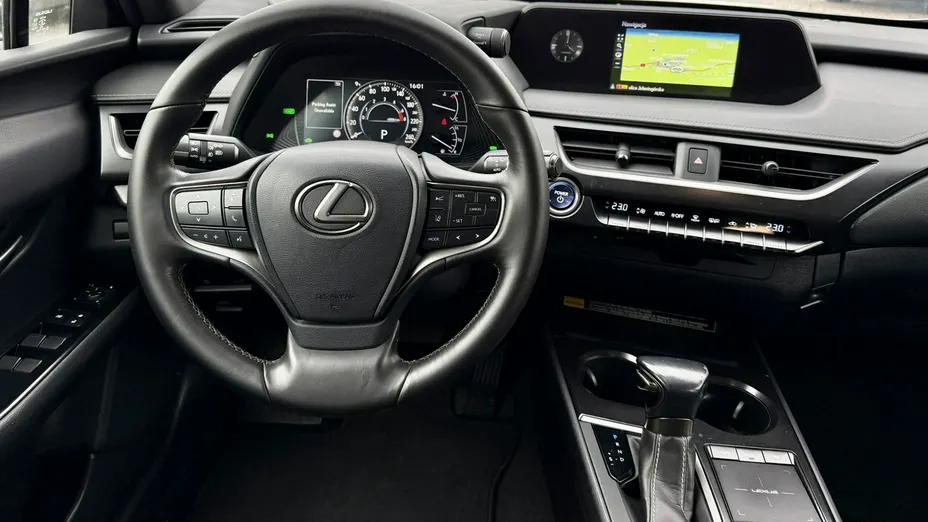 LEXUS UX -