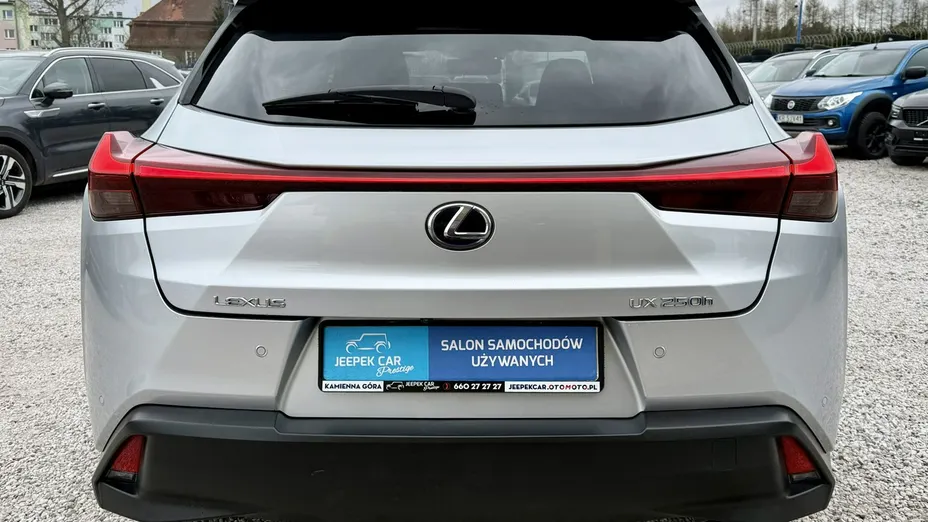 LEXUS UX -