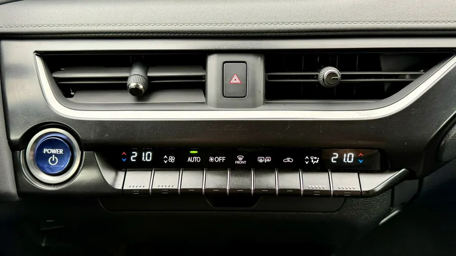 LEXUS UX -