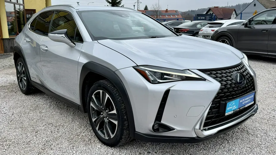 LEXUS UX -