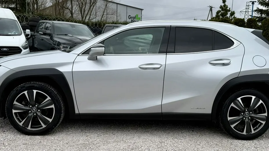 LEXUS UX -