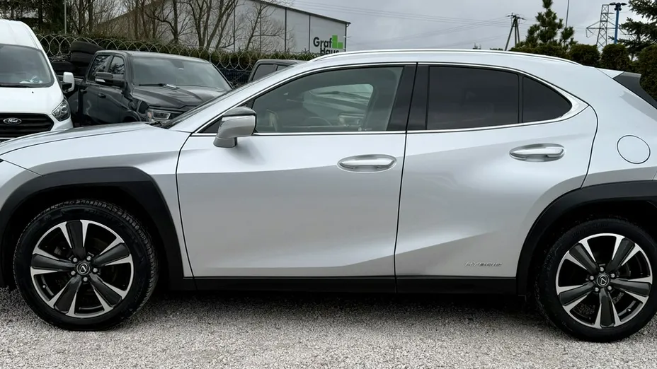 LEXUS UX -