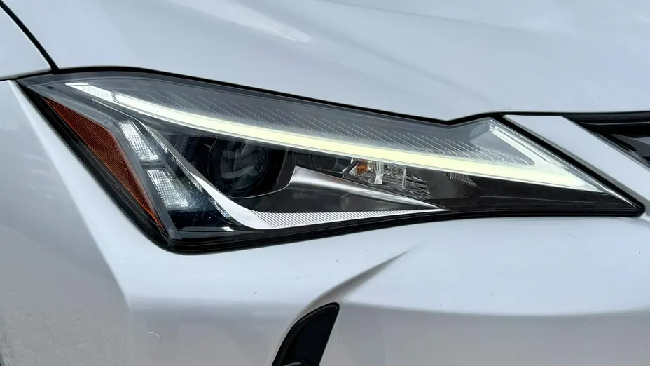LEXUS UX -