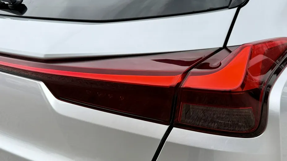 LEXUS UX -