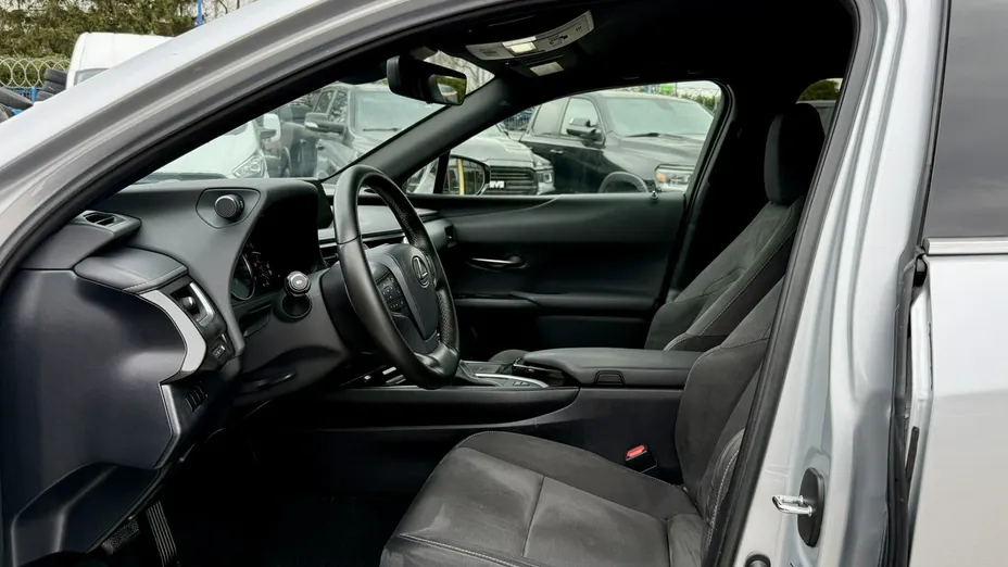 LEXUS UX -