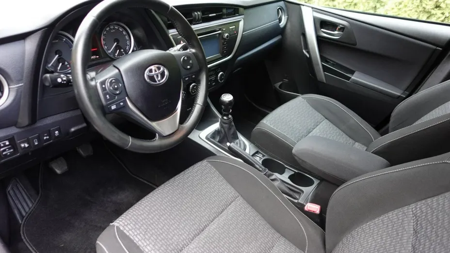 TOYOTA Auris -