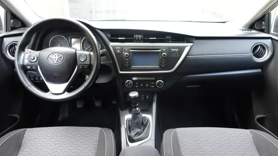 TOYOTA Auris -