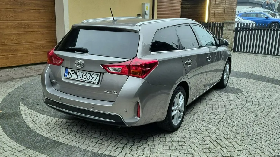 TOYOTA Auris -
