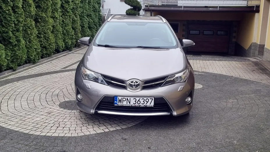 TOYOTA Auris -