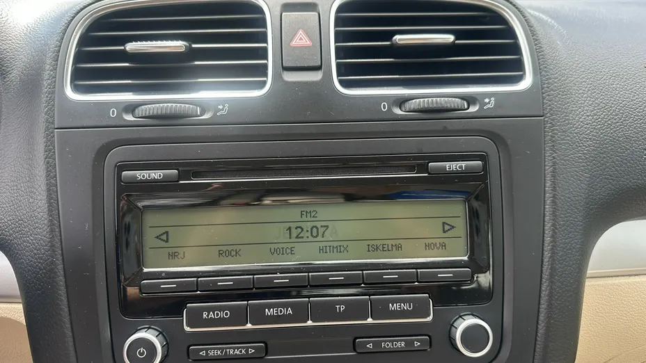 VOLKSWAGEN Golf -
