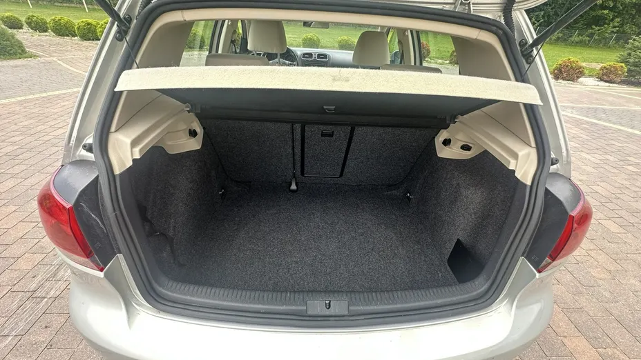 VOLKSWAGEN Golf -