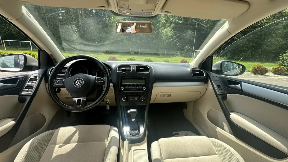 VOLKSWAGEN Golf -