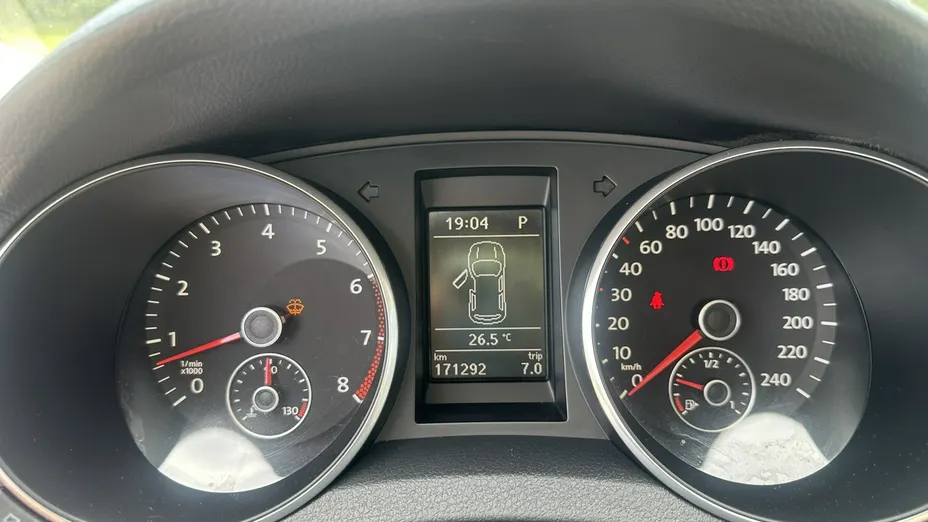 VOLKSWAGEN Golf -