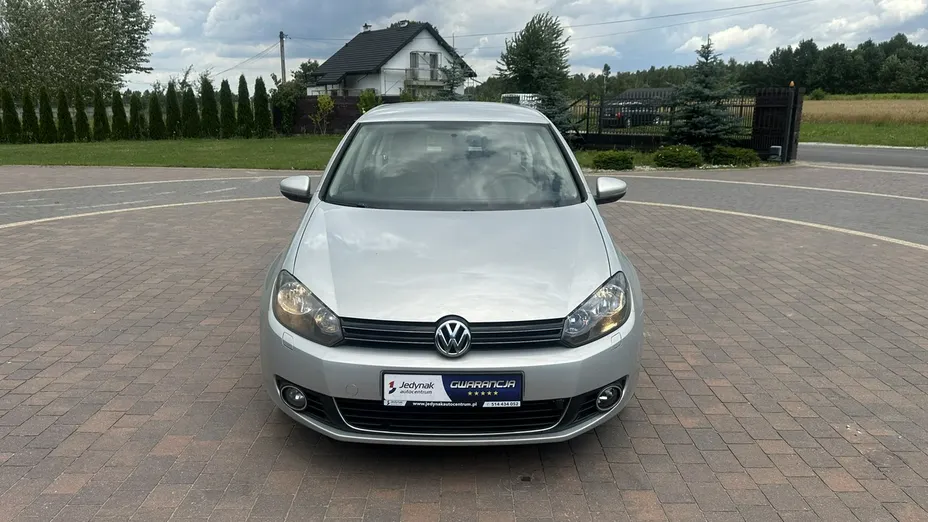 VOLKSWAGEN Golf -