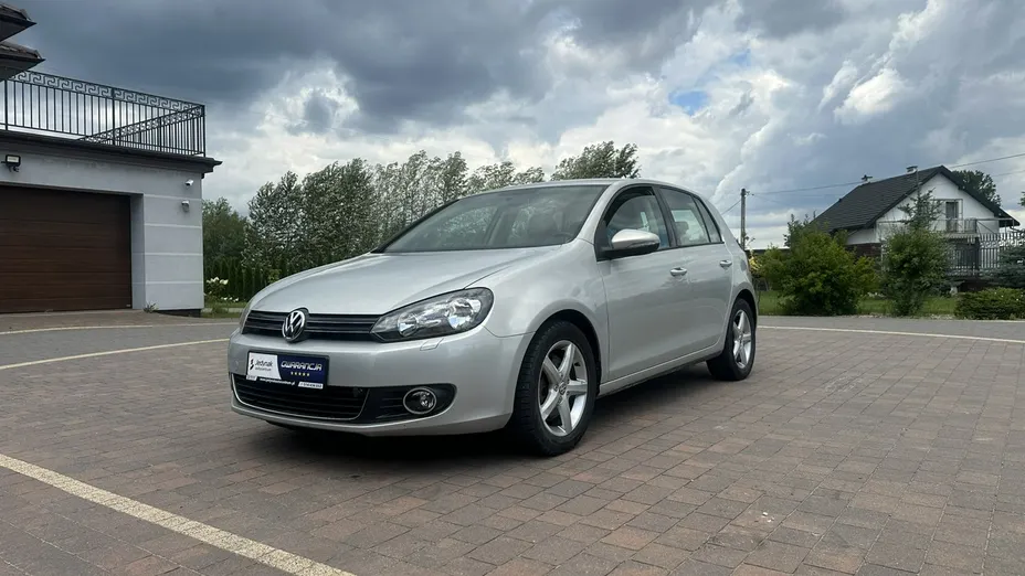 VOLKSWAGEN Golf -