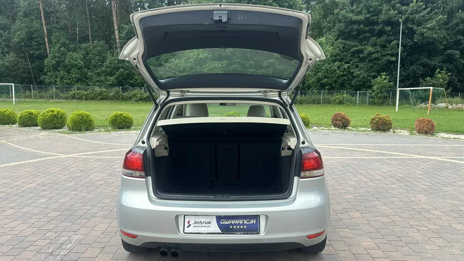 VOLKSWAGEN Golf -