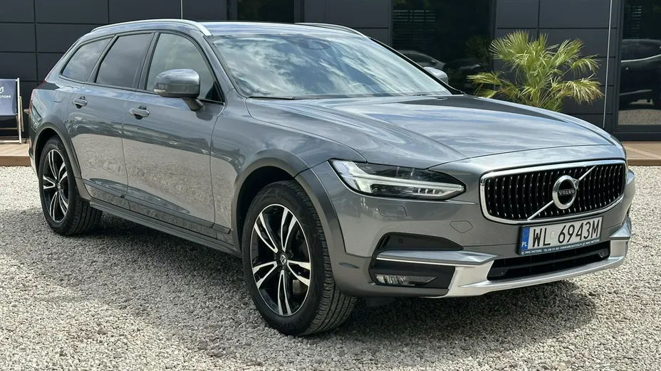 VOLVO V90 -