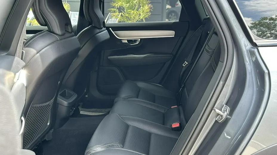 VOLVO V90 -