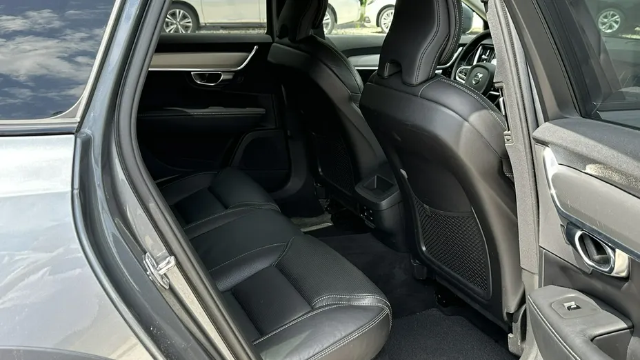 VOLVO V90 -
