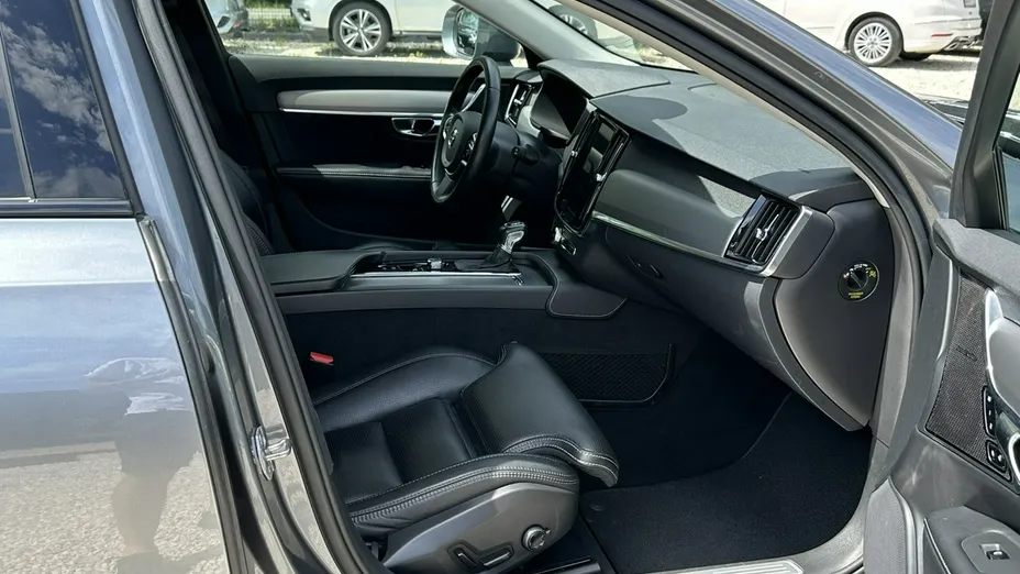 VOLVO V90 -