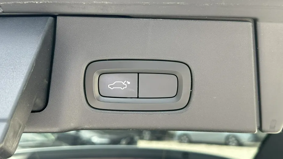 VOLVO V90 -