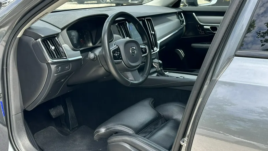 VOLVO V90 -