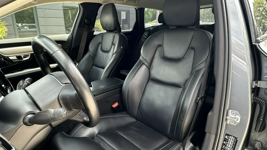 VOLVO V90 -