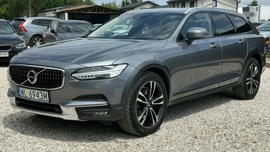 VOLVO V90 -