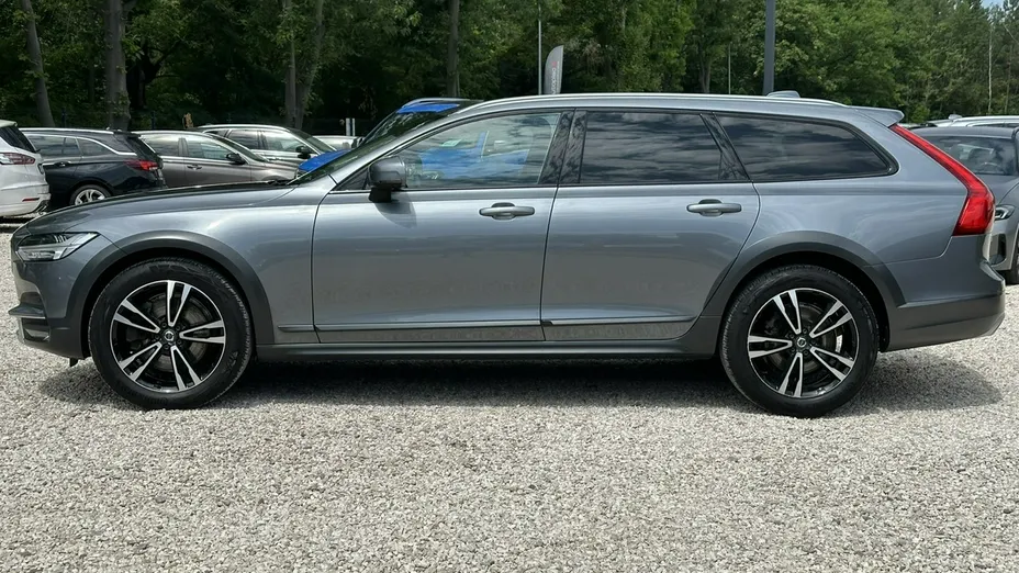 VOLVO V90 -