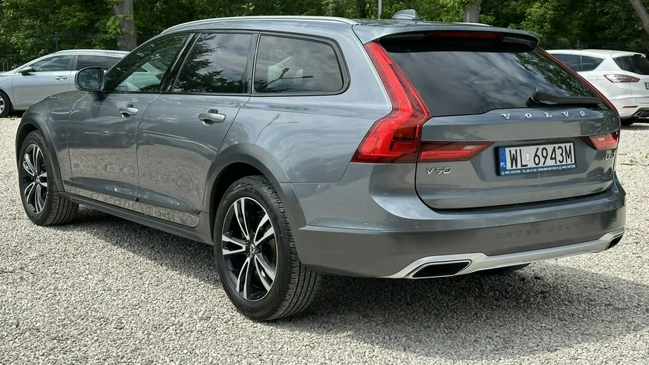 VOLVO V90 -