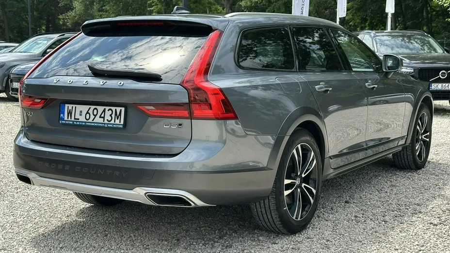 VOLVO V90 -