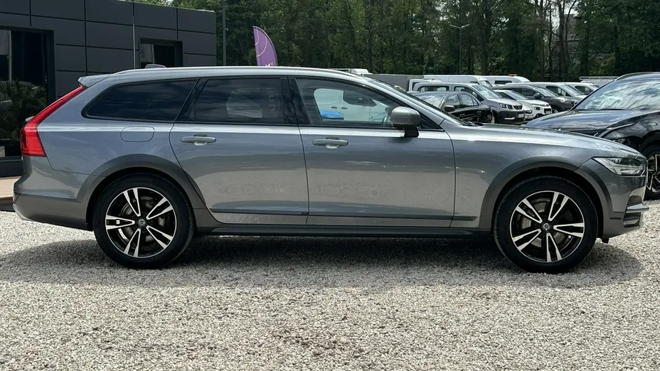 VOLVO V90 -