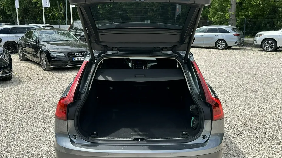 VOLVO V90 -