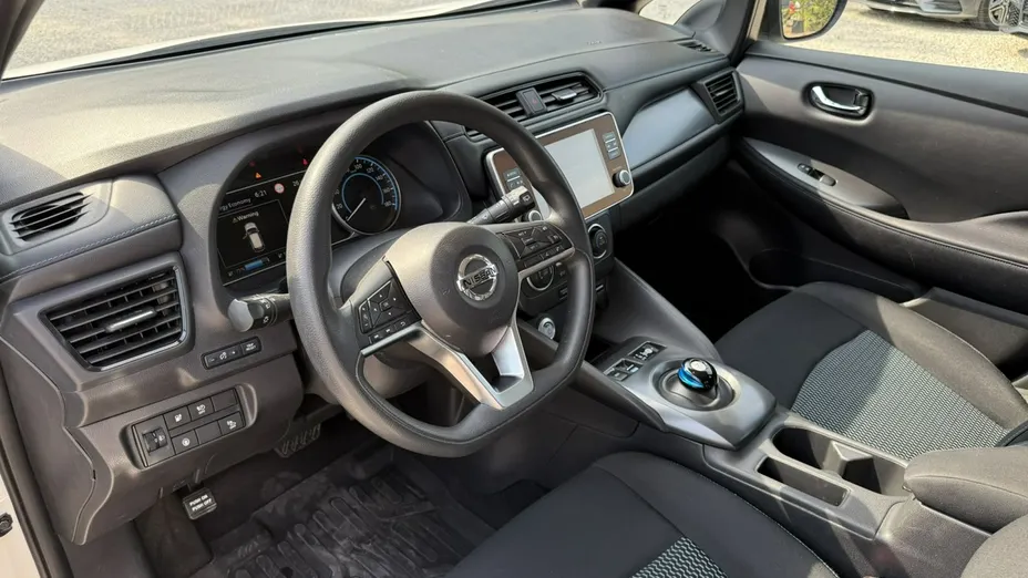 NISSAN Leaf -