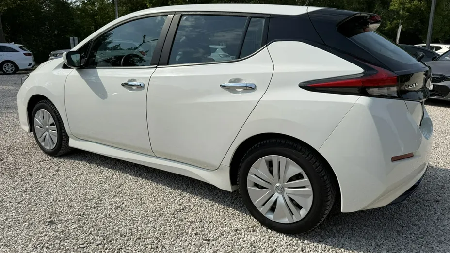 NISSAN Leaf -